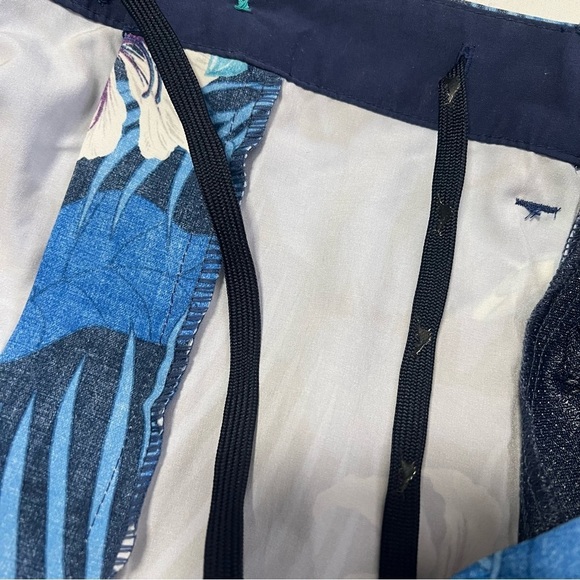 Tommy Bahama Island Active Hybrid Shorts Men 38 Tropical Floral Print Blue - Picture 7 of 9